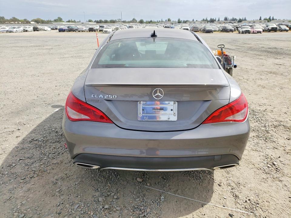 67061396 :رقم المزاد ، WDDSJ4EB9JN598302 vin ، 2018 Mercedes-benz Cla مزاد بيع