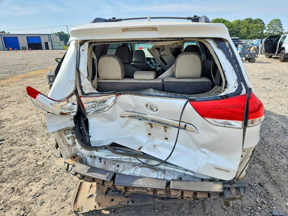 66225196 :رقم المزاد ، 5TDYK3DC0BS078118 vin ، 2011 Toyota Sienna مزاد بيع