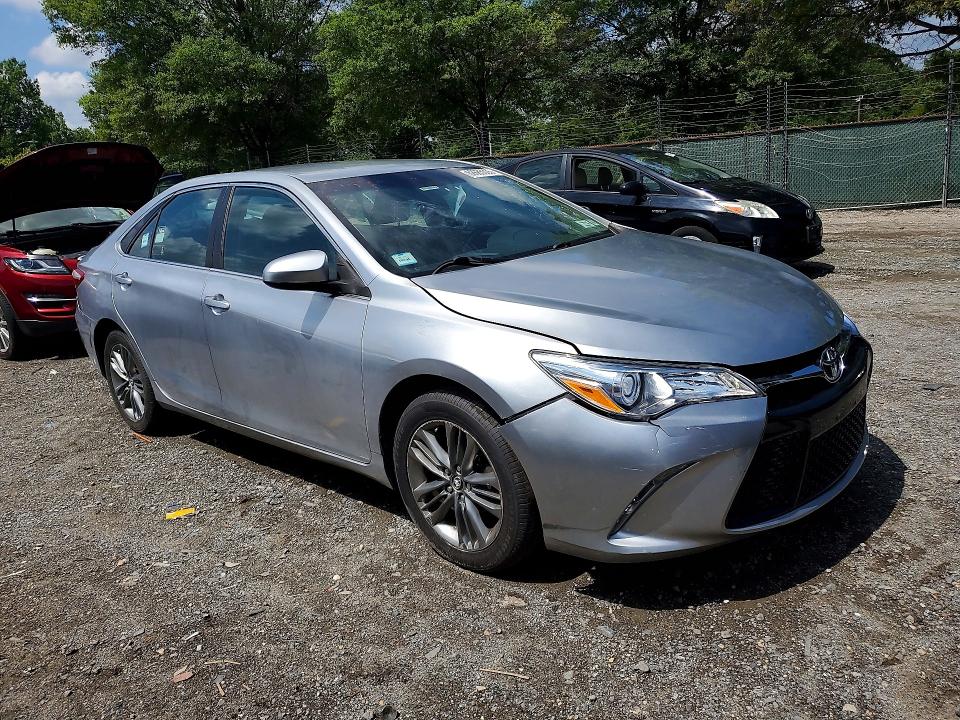 62685306 :رقم المزاد ، 4T1BF1FK2HU318675 vin ، 2017 Toyota Camry مزاد بيع