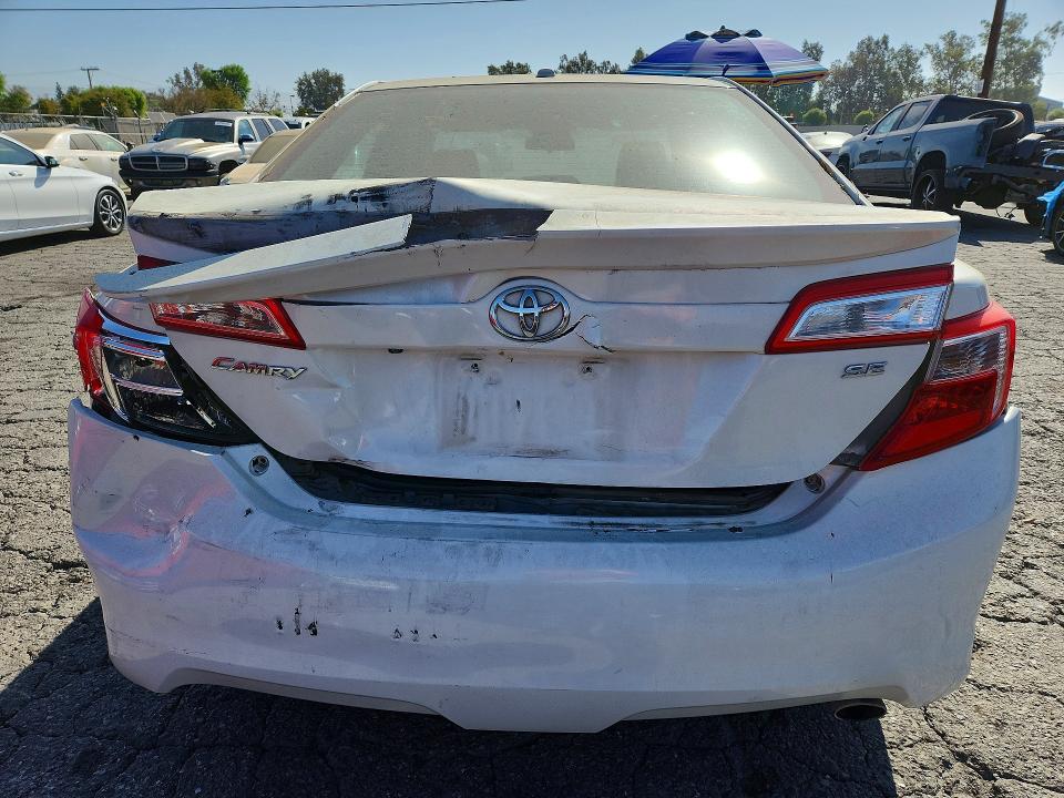 62544256 :رقم المزاد ، 4T1BF1FK9EU418767 vin ، 2014 Toyota Camry مزاد بيع