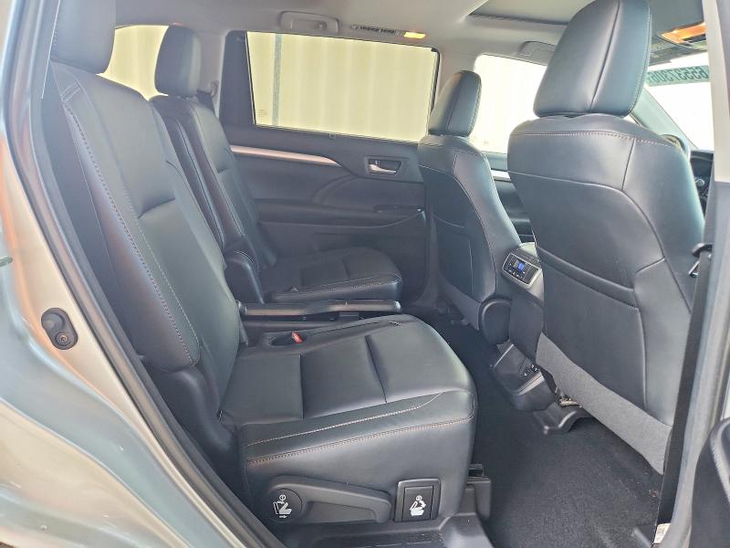 Продажа на аукционе авто 2018 Toyota Highlander, vin: 5TDKZRFH3JS548119, номер лота: 65537306