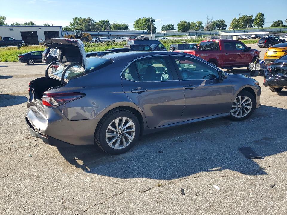 2022 Toyota Camry მანქანა იყიდება აუქციონზე, vin: 4T1C11AK5NU647618, აუქციონის ნომერი: 65493716