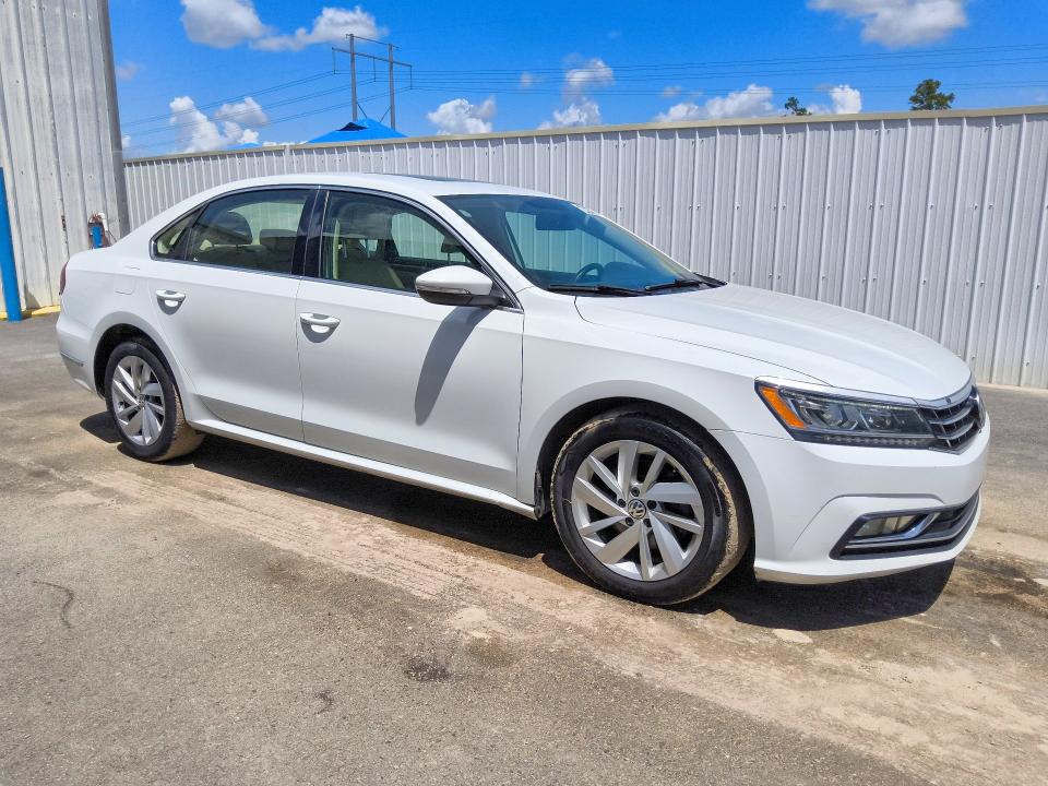 64641586 :رقم المزاد ، 1VWBA7A35JC014948 vin ، 2018 Volkswagen Passat مزاد بيع