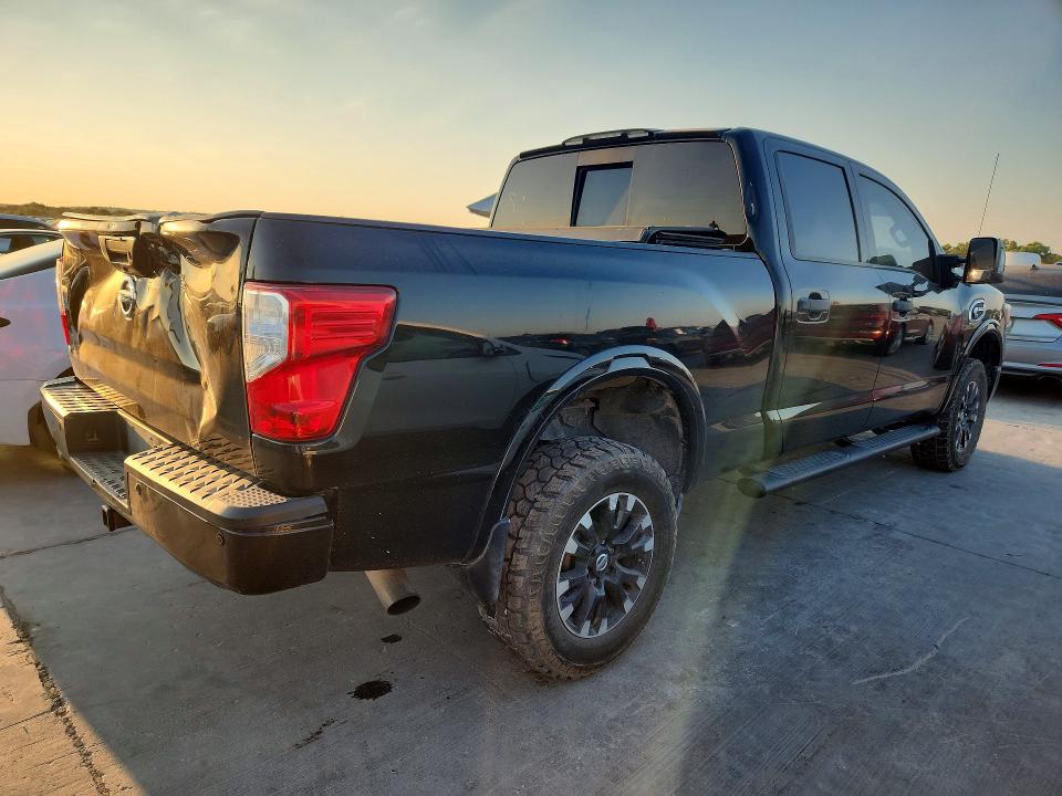 66888026 :رقم المزاد ، 1N6BA1F4XJN517457 vin ، 2018 Nissan Titan Xd مزاد بيع