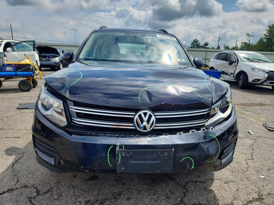 63297886 :رقم المزاد ، WVGBV7AX8HK047013 vin ، 2017 Volkswagen Tiguan مزاد بيع