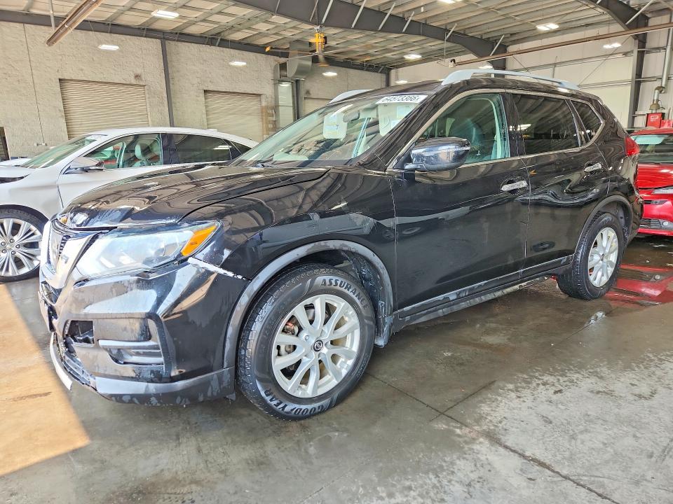 2017 Nissan Rogue მანქანა იყიდება აუქციონზე, vin: 5N1AT2MT4HC877818, აუქციონის ნომერი: 64573366