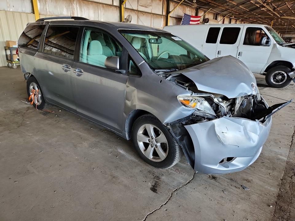 2013 Toyota Sienna მანქანა იყიდება აუქციონზე, vin: 5TDKK3DC8DS356367, აუქციონის ნომერი: 64518236