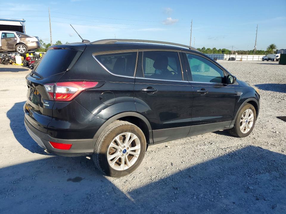 64961626 :رقم المزاد ، 1FMCU0GD1HUC84605 vin ، 2017 Ford Escape مزاد بيع