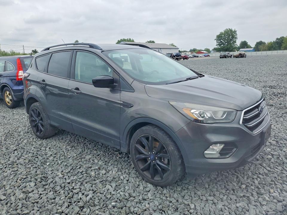 65171846 :رقم المزاد ، 1FMCU0G97HUE32039 vin ، 2017 Ford Escape مزاد بيع