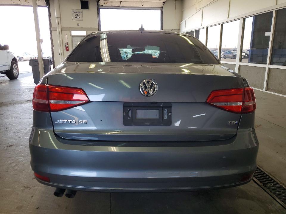 64295886 :رقم المزاد ، 3VW3A7AJ0FM425053 vin ، 2015 Volkswagen Jetta مزاد بيع