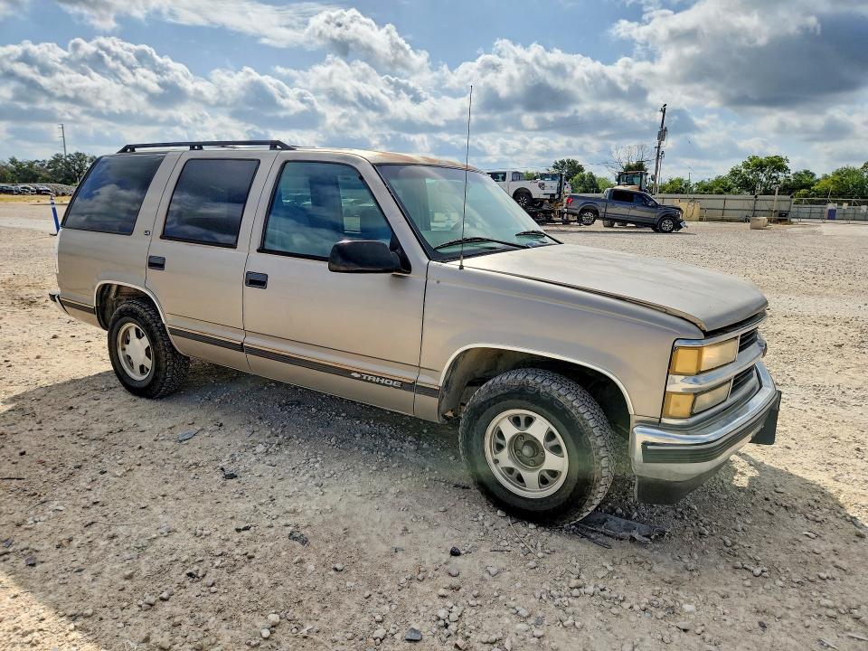 1999 Chevrolet Tahoe მანქანა იყიდება აუქციონზე, vin: 1GNEC13R4XJ435872, აუქციონის ნომერი: 64848216