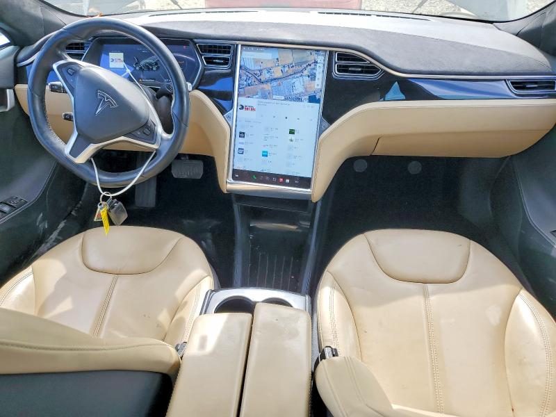 61451166 :رقم المزاد ، 5YJSA1H27FF085267 vin ، 2015 Tesla Model S مزاد بيع