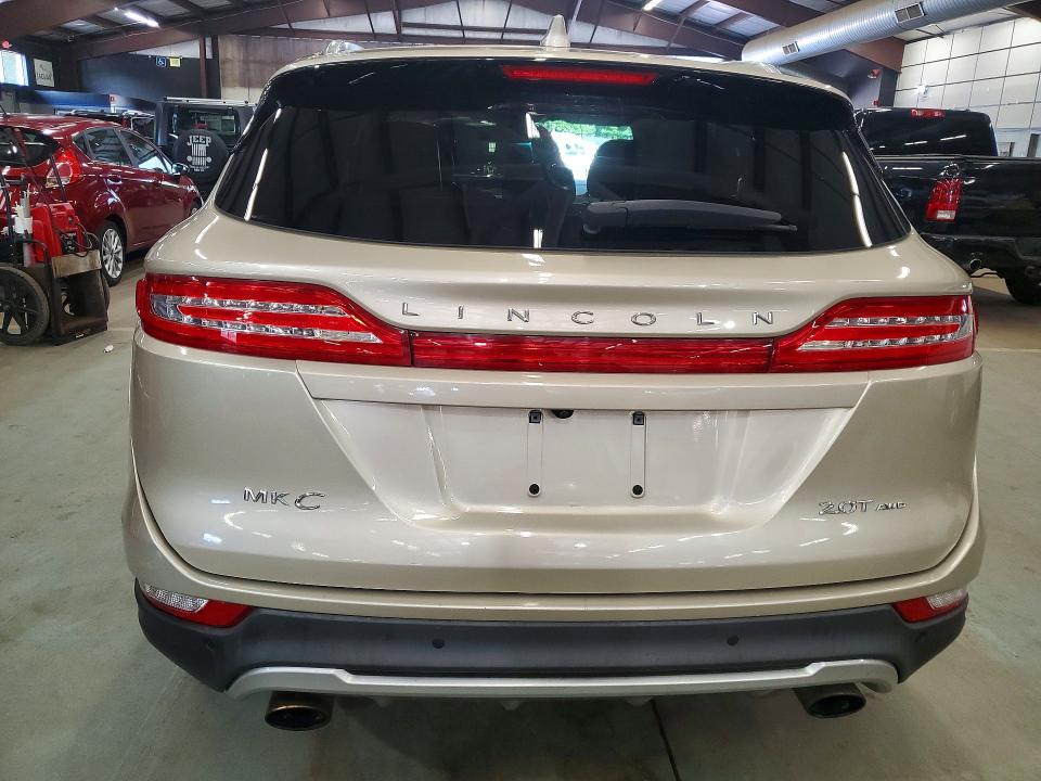 64263946 :رقم المزاد ، 5LMCJ2D95HUL62174 vin ، 2017 Lincoln Mkc مزاد بيع