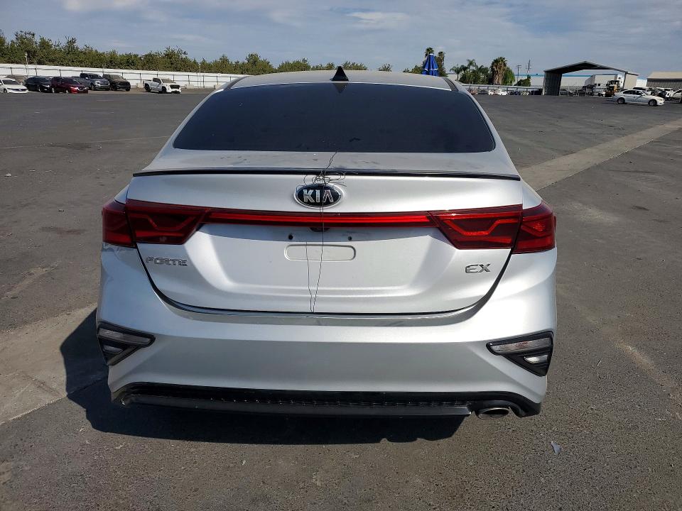 2020 Kia Forte მანქანა იყიდება აუქციონზე, vin: 3KPF54AD1LE211675, აუქციონის ნომერი: 65344516