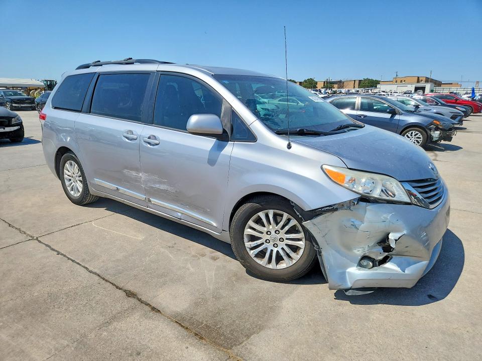 64704766 :رقم المزاد ، 5TDYK3DC5DS395010 vin ، 2013 Toyota Sienna مزاد بيع