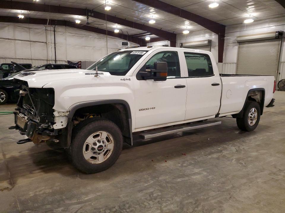 62878186 :رقم المزاد ، 1GT12REY8JF224858 vin ، 2018 Gmc Sierra مزاد بيع