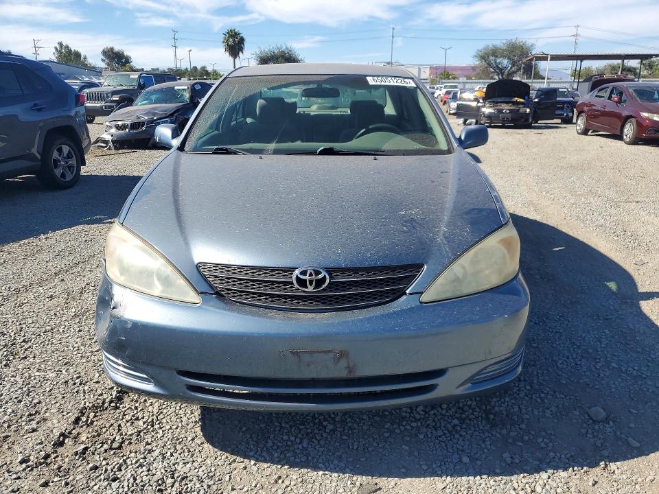 65051226 :رقم المزاد ، 4T1BF32K13U552400 vin ، 2003 Toyota Camry مزاد بيع