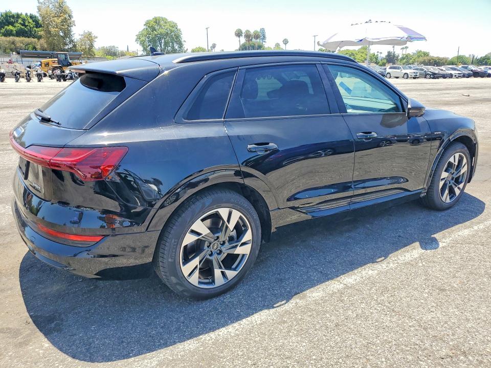 2021 Audi E-tron მანქანა იყიდება აუქციონზე, vin: WA1AAAGE1MB022022, აუქციონის ნომერი: 63209996
