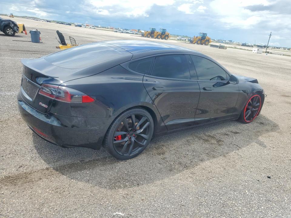 67108776 :رقم المزاد ، 5YJSA1E47HF200717 vin ، 2017 Tesla Model S مزاد بيع