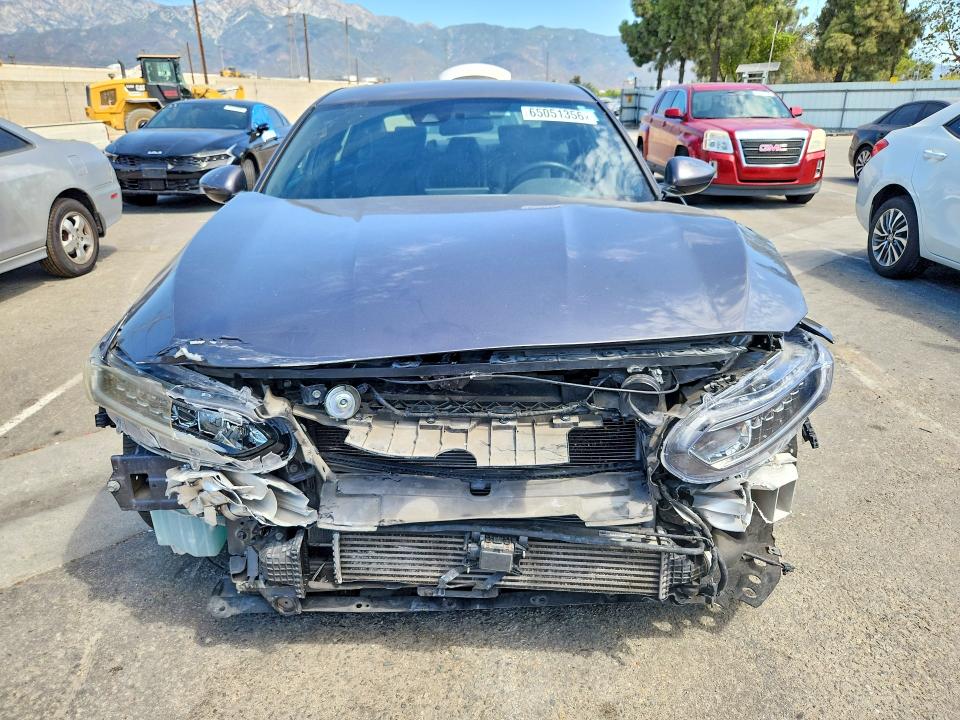 65051356 :رقم المزاد ، 1HGCV1F3XJA135246 vin ، 2018 Honda Accord مزاد بيع
