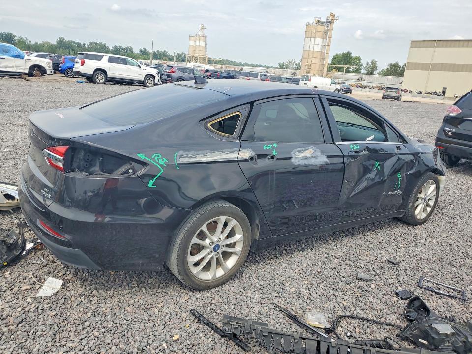 63425806 :رقم المزاد ، 3FA6P0LU4KR164753 vin ، 2019 Ford Fusion مزاد بيع