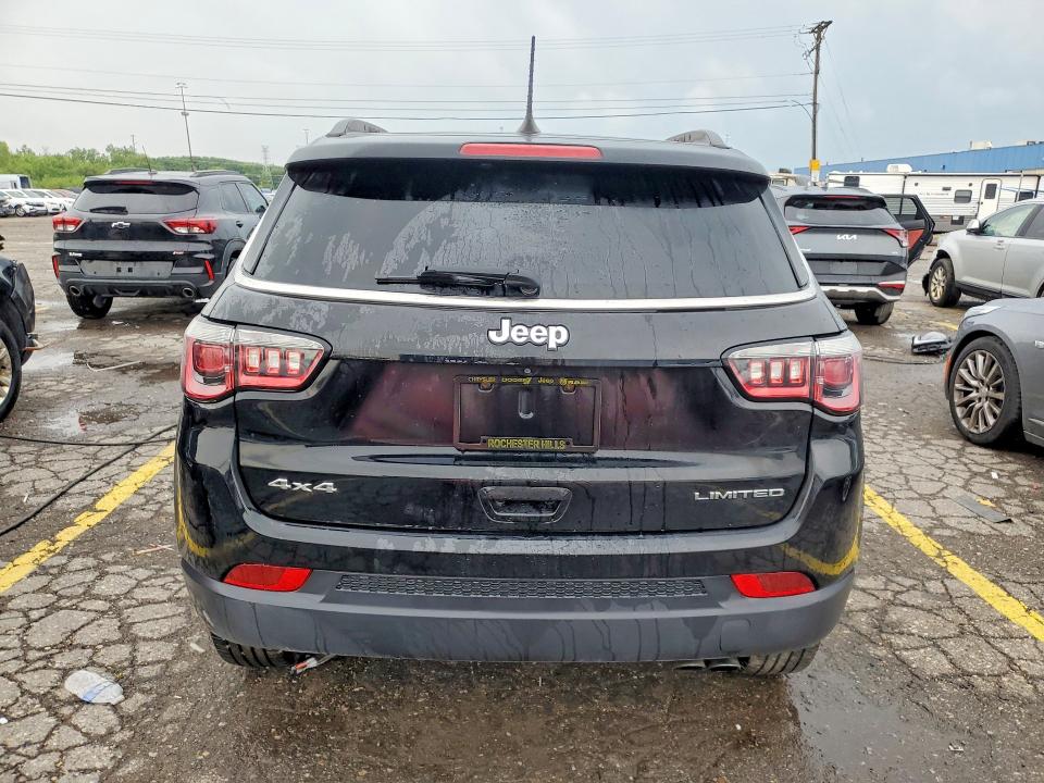 64298136 :رقم المزاد ، 3C4NJDCB1JT222851 vin ، 2018 Jeep Compass مزاد بيع