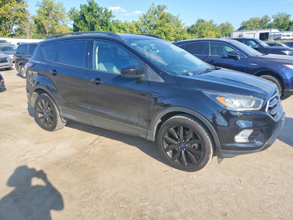 2018 Ford Escape მანქანა იყიდება აუქციონზე, vin: 1FMCU9GD8JUB83488, აუქციონის ნომერი: 67023946