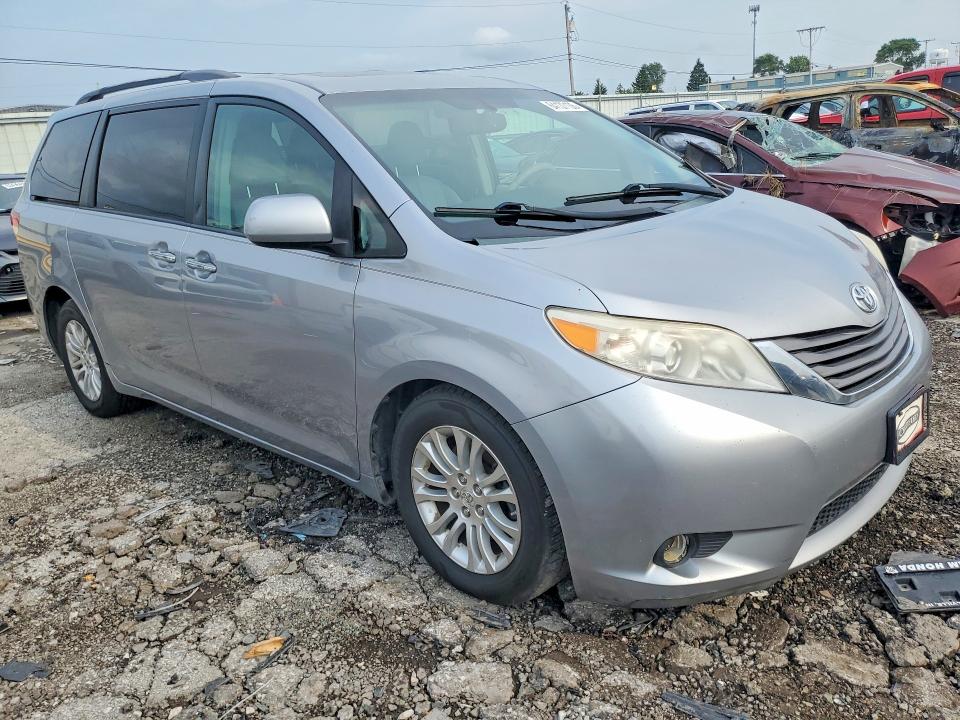 2011 Toyota Sienna მანქანა იყიდება აუქციონზე, vin: 5TDYK3DC6BS039551, აუქციონის ნომერი: 64137136