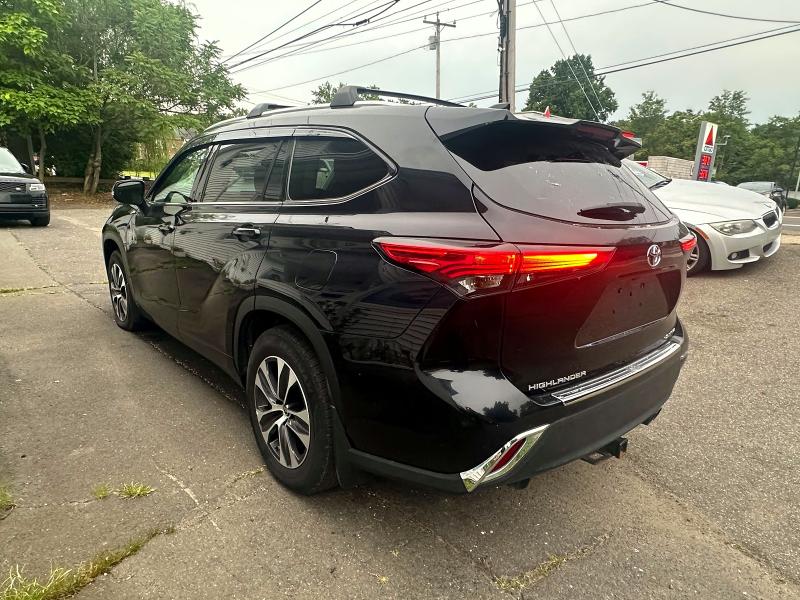 Продажа на аукционе авто 2022 Toyota Highlander, vin: 5TDGZRBH5NS217155, номер лота: 63356086