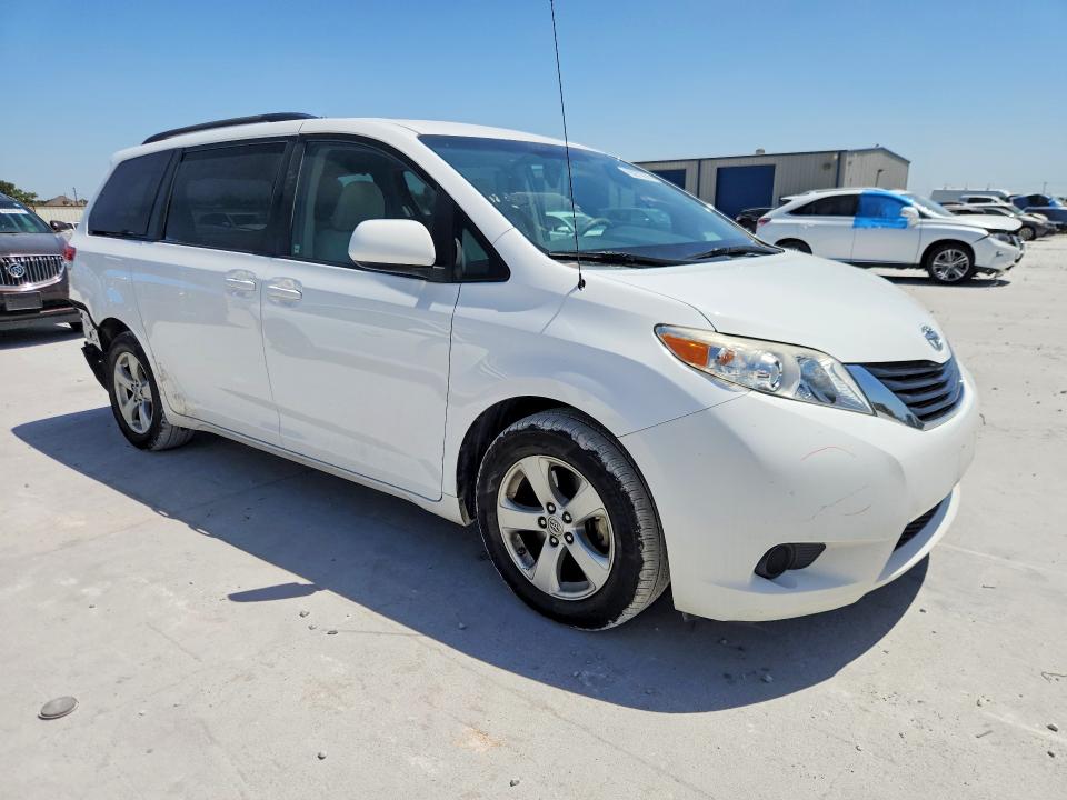 Продажа на аукционе авто 2014 Toyota Sienna, vin: 5TDKK3DC9ES526088, номер лота: 65273636