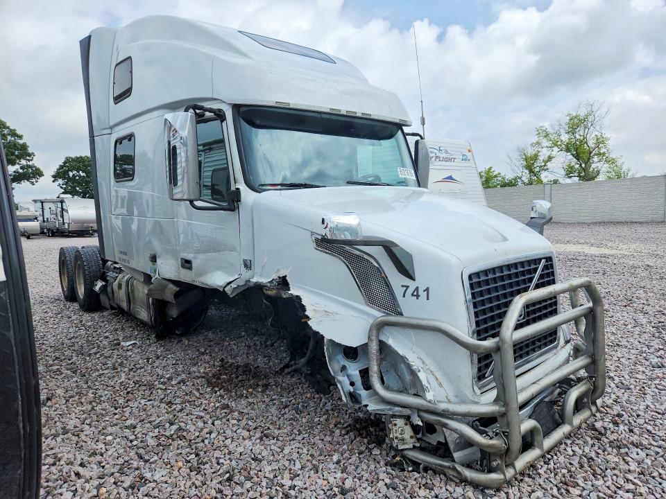 61218786 :رقم المزاد ، 4V4NC9EH4JN887143 vin ، 2018 Volvo Vn مزاد بيع