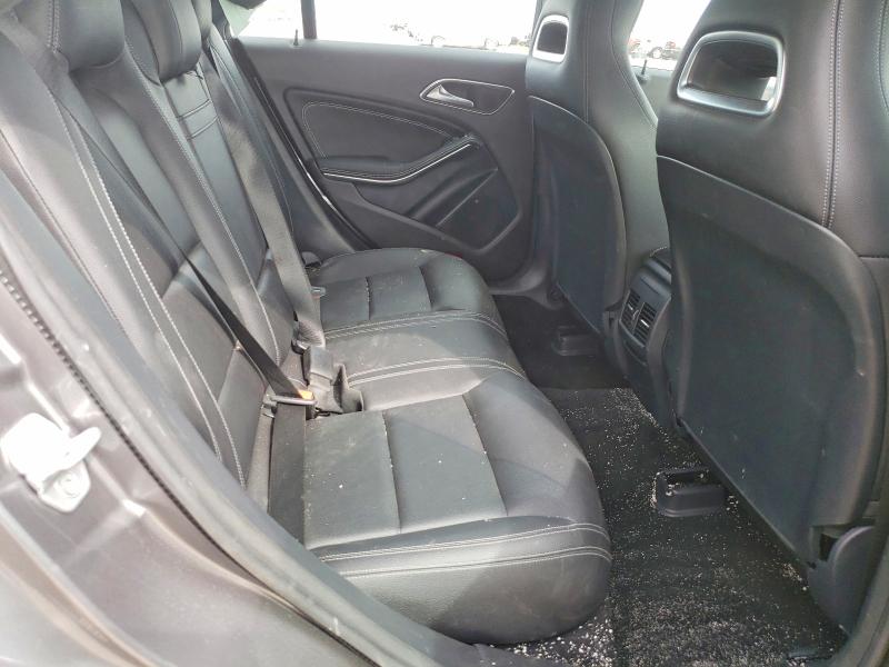 67061396 :رقم المزاد ، WDDSJ4EB9JN598302 vin ، 2018 Mercedes-benz Cla مزاد بيع