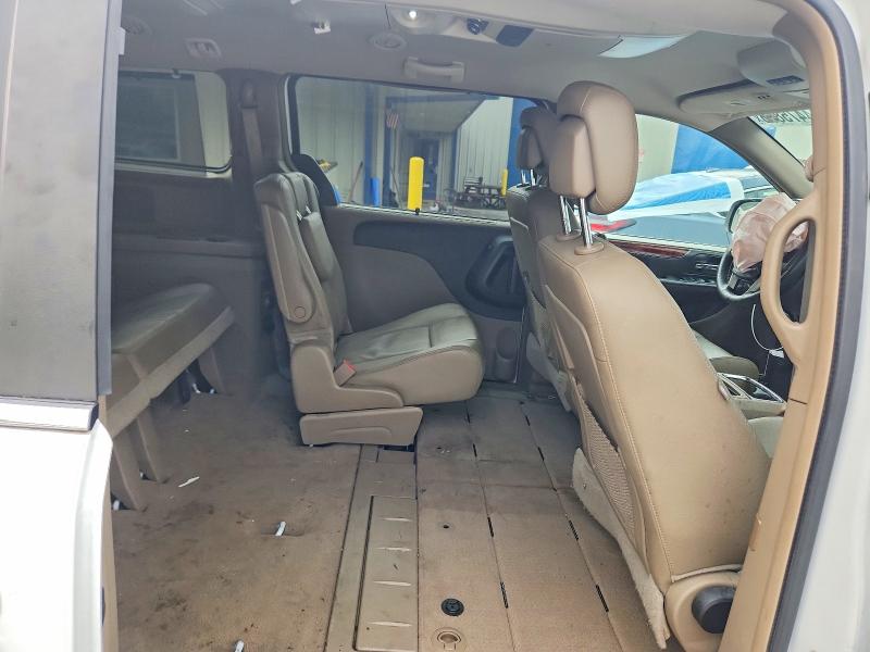 64475856 :رقم المزاد ، 2C4RC1BG7FR617814 vin ، 2015 Chrysler Town & Country مزاد بيع