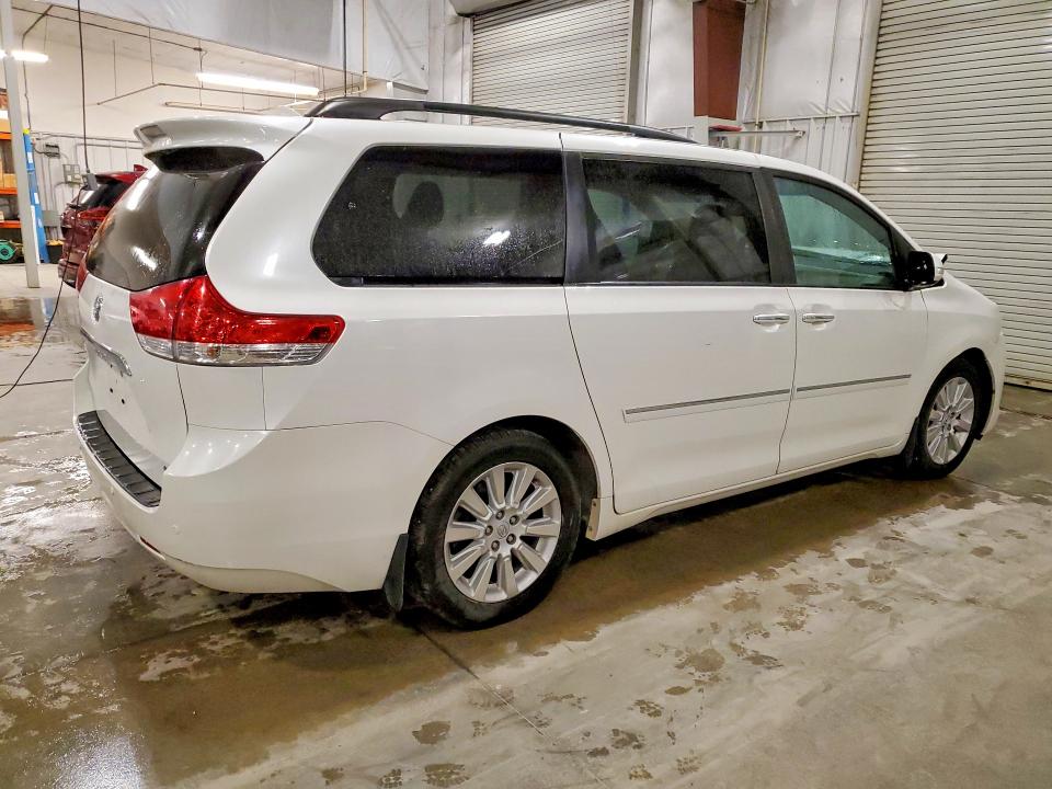 Продажа на аукционе авто 2013 Toyota Sienna, vin: 5TDYK3DC7DS375888, номер лота: 64338606