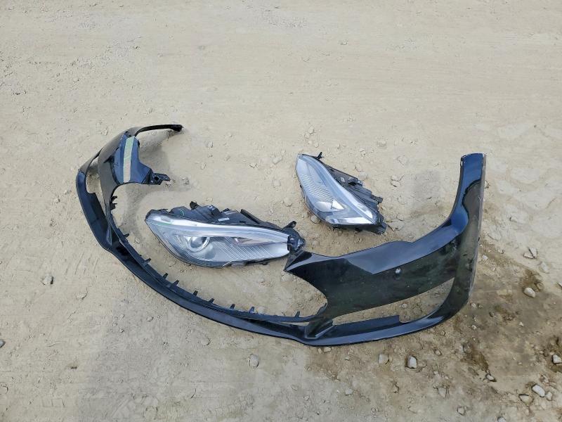 61451166 :رقم المزاد ، 5YJSA1H27FF085267 vin ، 2015 Tesla Model S مزاد بيع