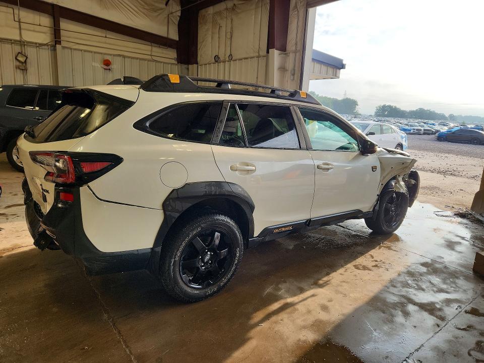 64095556 :رقم المزاد ، 4S4BTGUD4N3111240 vin ، 2022 Subaru Outback مزاد بيع