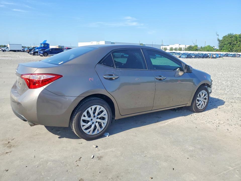 Продажа на аукционе авто 2017 Toyota Corolla, vin: 5YFBURHE2HP717597, номер лота: 64572926