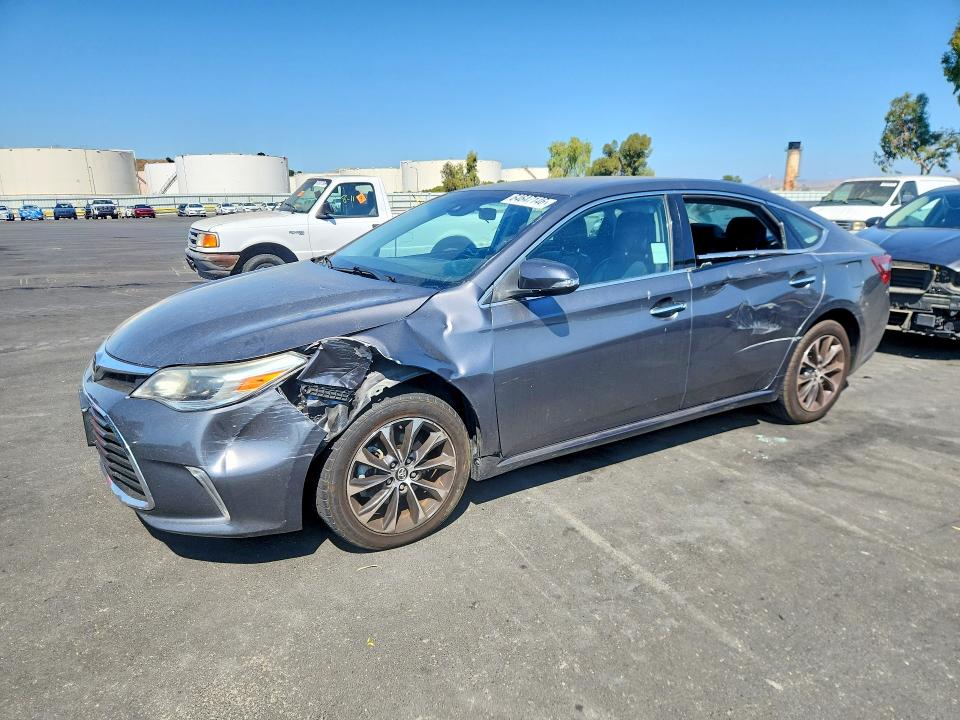 64647146 :رقم المزاد ، 4T1BK1EB4JU285889 vin ، 2018 Toyota Avalon مزاد بيع