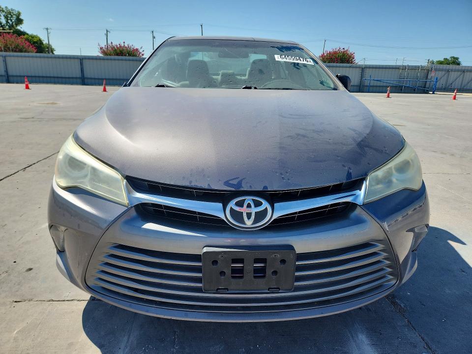 64559476 :رقم المزاد ، 4T1BF1FK2FU972427 vin ، 2015 Toyota Camry مزاد بيع