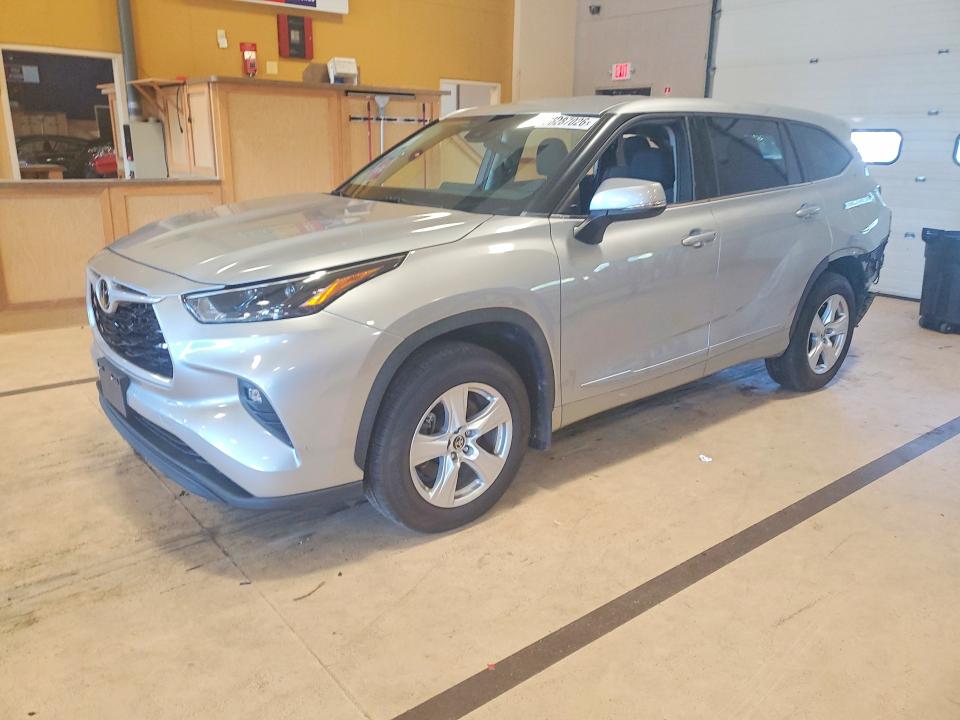 Auction sale of the 2022 Toyota Highlander, vin: 5TDBZRBHXNS560666, lot number: 66287026