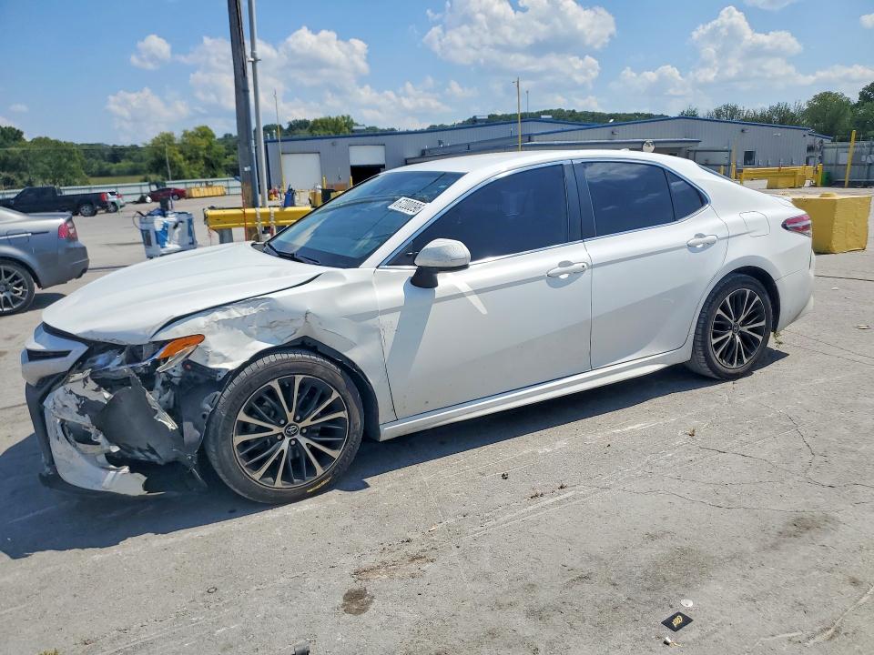 67200096 :رقم المزاد ، 4T1B11HK6KU725997 vin ، 2019 Toyota Camry مزاد بيع
