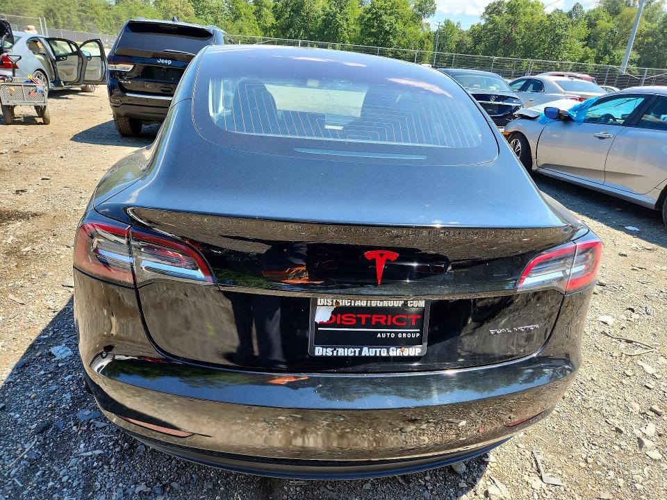 65557026 :رقم المزاد ، 5YJ3E1EB6JF128082 vin ، 2018 Tesla Model 3 مزاد بيع