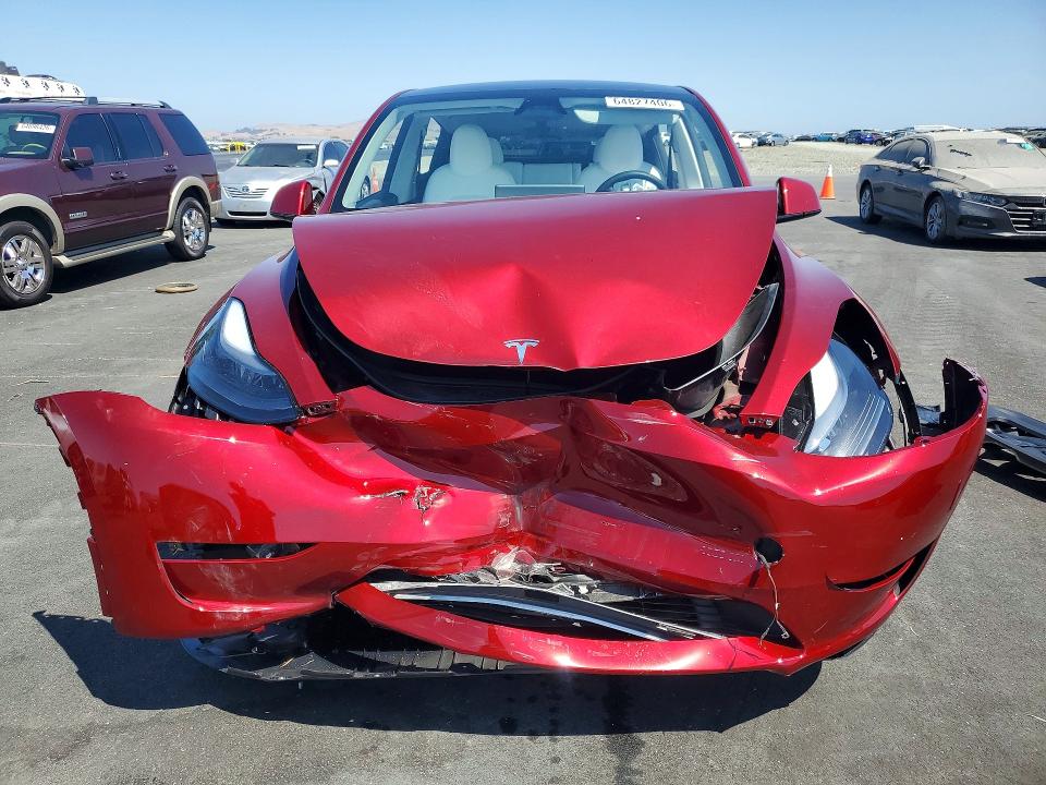 64827406 :رقم المزاد ، 7SAYGAEE8RF163831 vin ، 2024 Tesla Model Y مزاد بيع