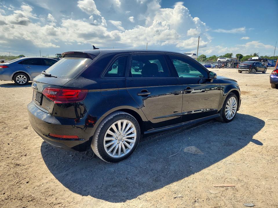 2016 Audi A3 მანქანა იყიდება აუქციონზე, vin: WAUUPBFF7GA158731, აუქციონის ნომერი: 64452846