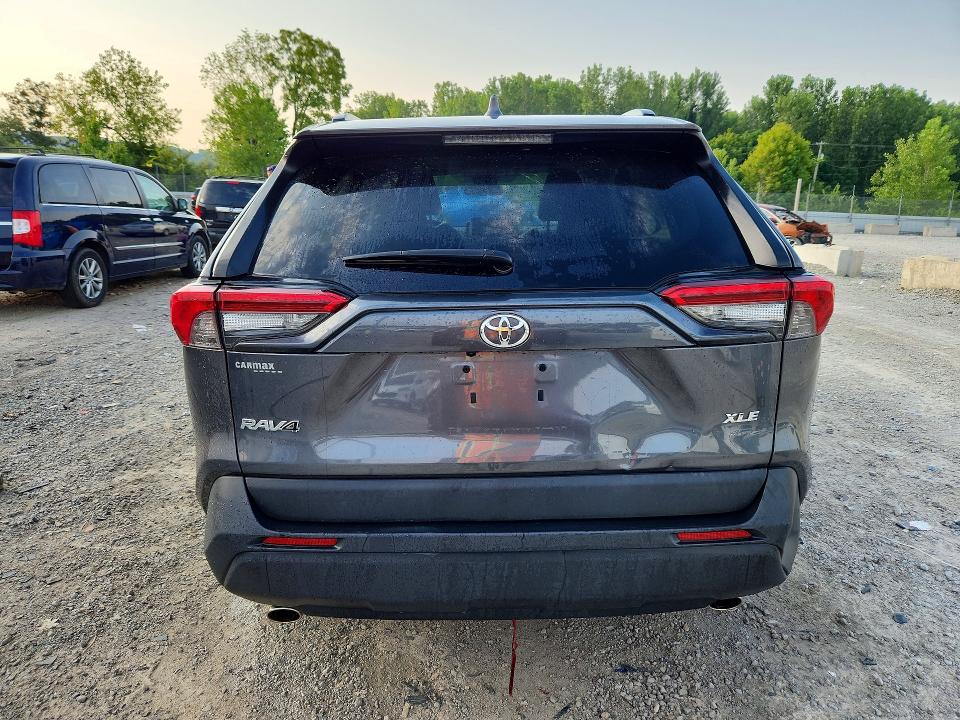 63548216 :رقم المزاد ، 2T3C1RFV1MC103173 vin ، 2021 Toyota Rav4 مزاد بيع