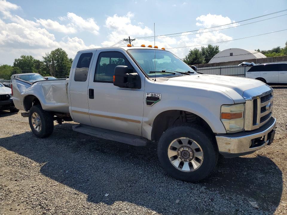 63437486 :رقم المزاد ، 1FTWX31RX8EA32117 vin ، 2008 Ford F350 مزاد بيع