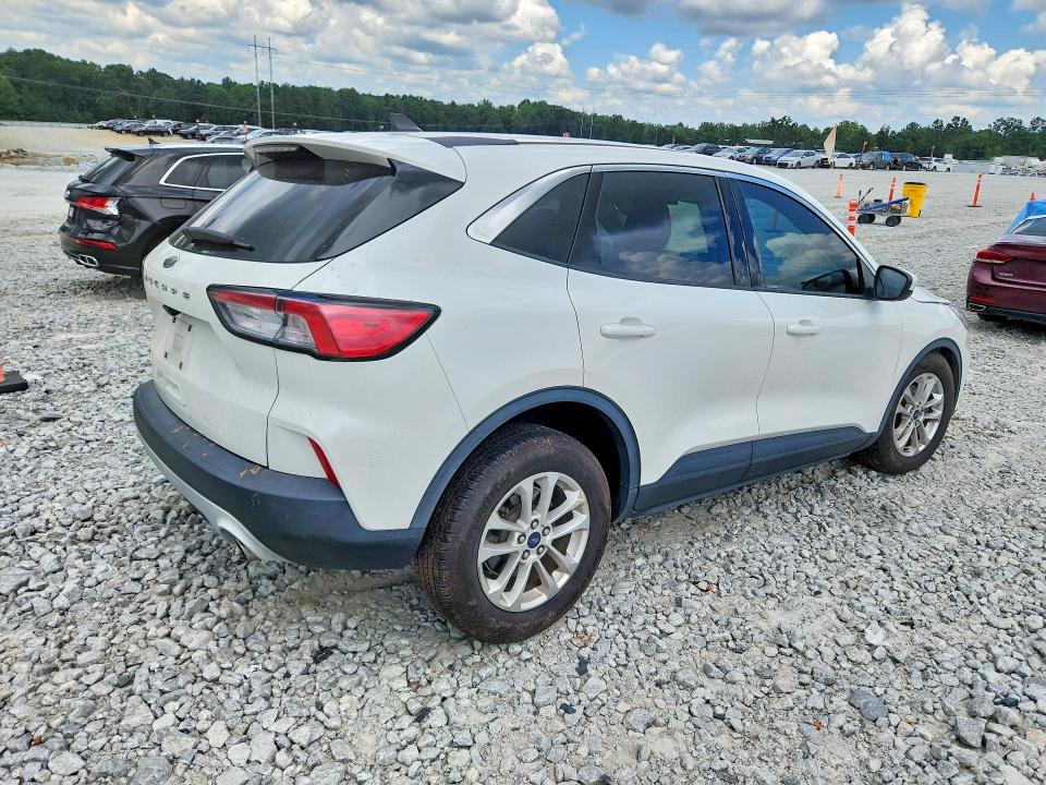 63949816 :رقم المزاد ، 1FMCU0G67MUA36080 vin ، 2021 Ford Escape مزاد بيع