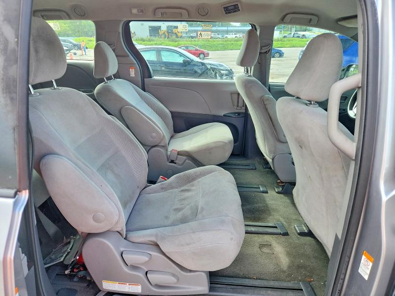 65208606 :رقم المزاد ، 5TDZZ3DC0JS959545 vin ، 2018 Toyota Sienna مزاد بيع