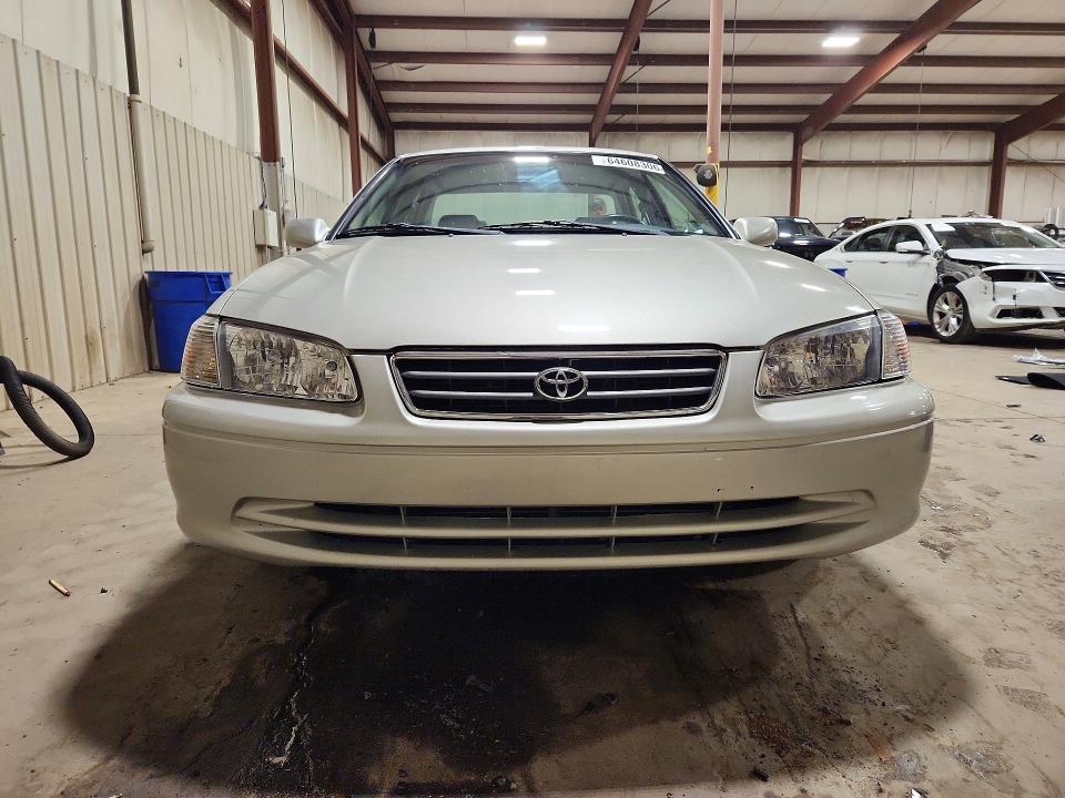 64608306 :رقم المزاد ، 4T1BG28K2YU689755 vin ، 2000 Toyota Camry مزاد بيع