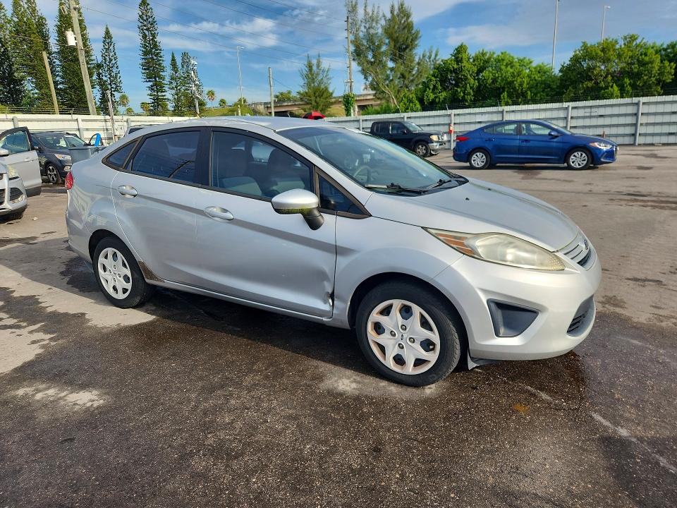 67242526 :رقم المزاد ، 3FADP4AJ9CM175835 vin ، 2012 Ford Fiesta مزاد بيع